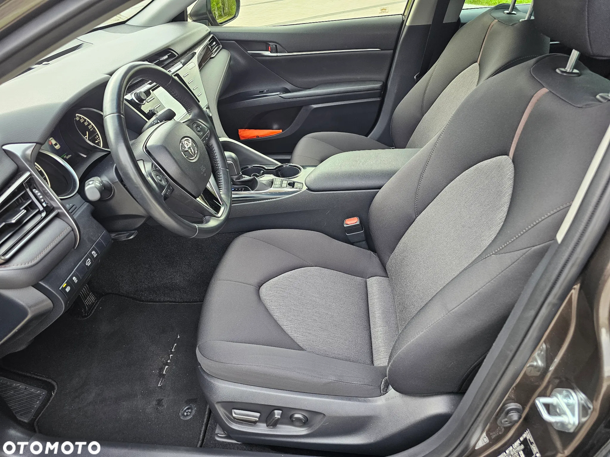 Toyota Camry 2.5 Hybrid Comfort CVT - 8