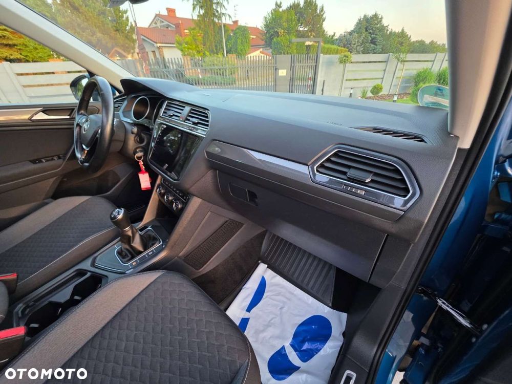 Volkswagen Touran - 27