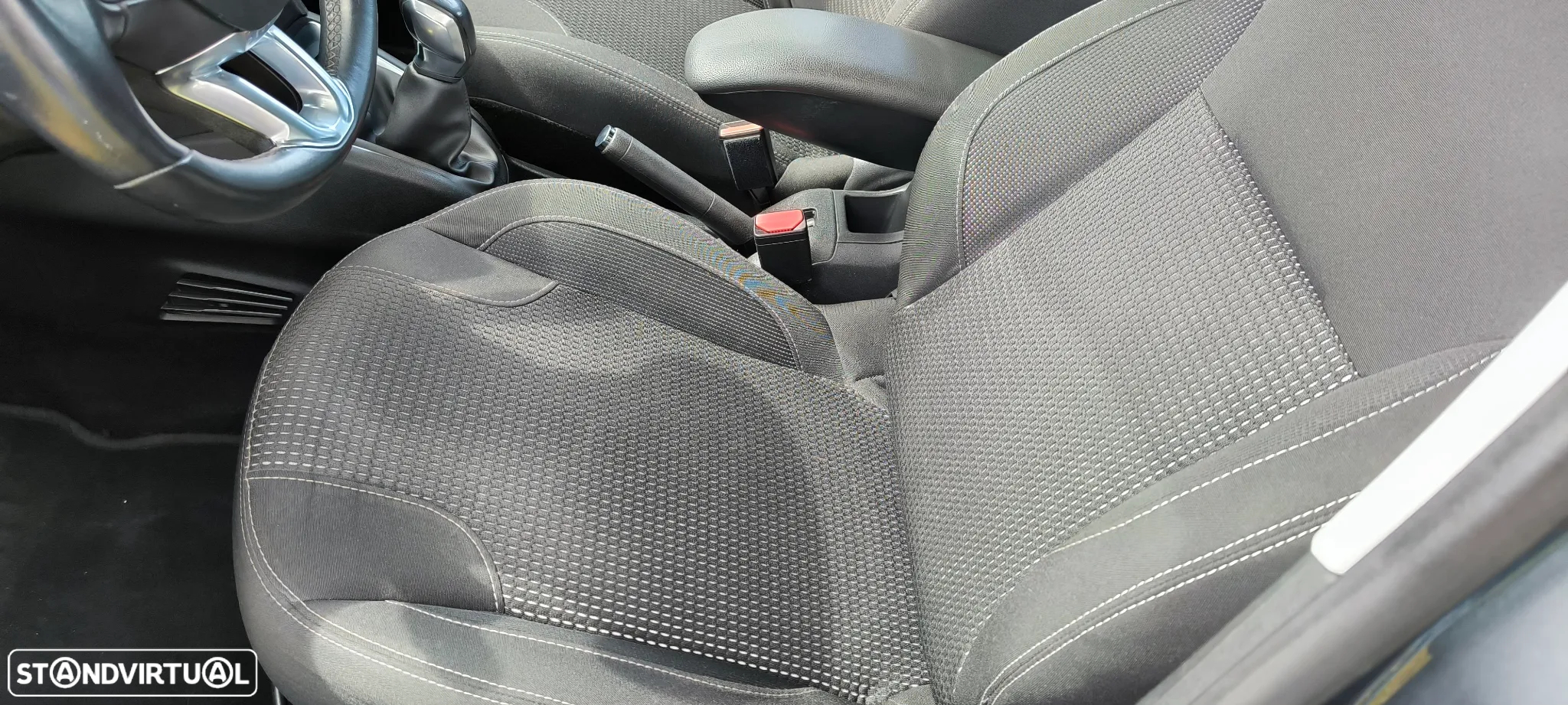 Peugeot 208 1.2 PureTech Style - 37