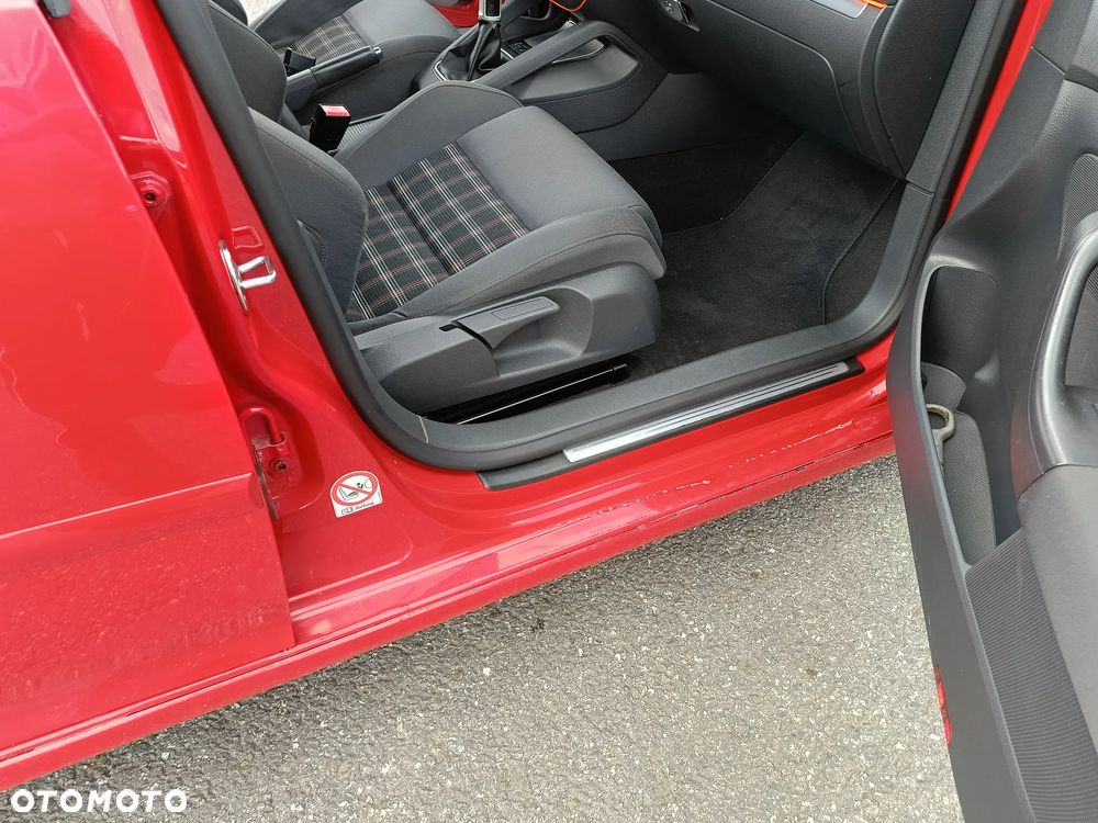 Volkswagen Golf 2.0 GTI Pirelli - 16