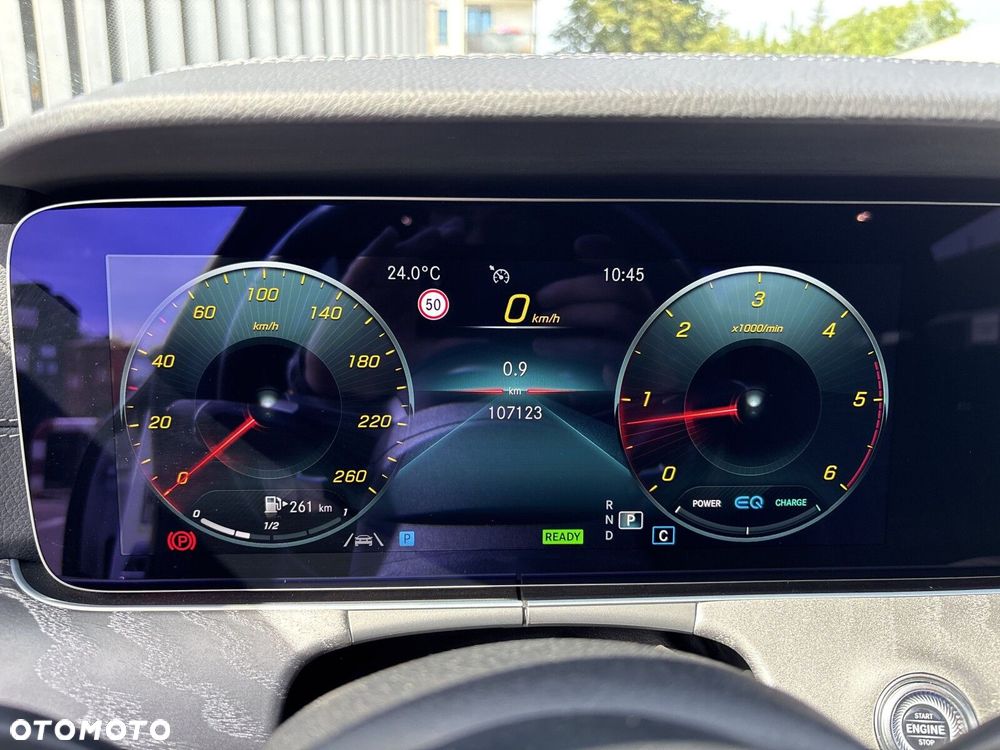 Mercedes-Benz CLS 300 d 4-Matic AMG - 13