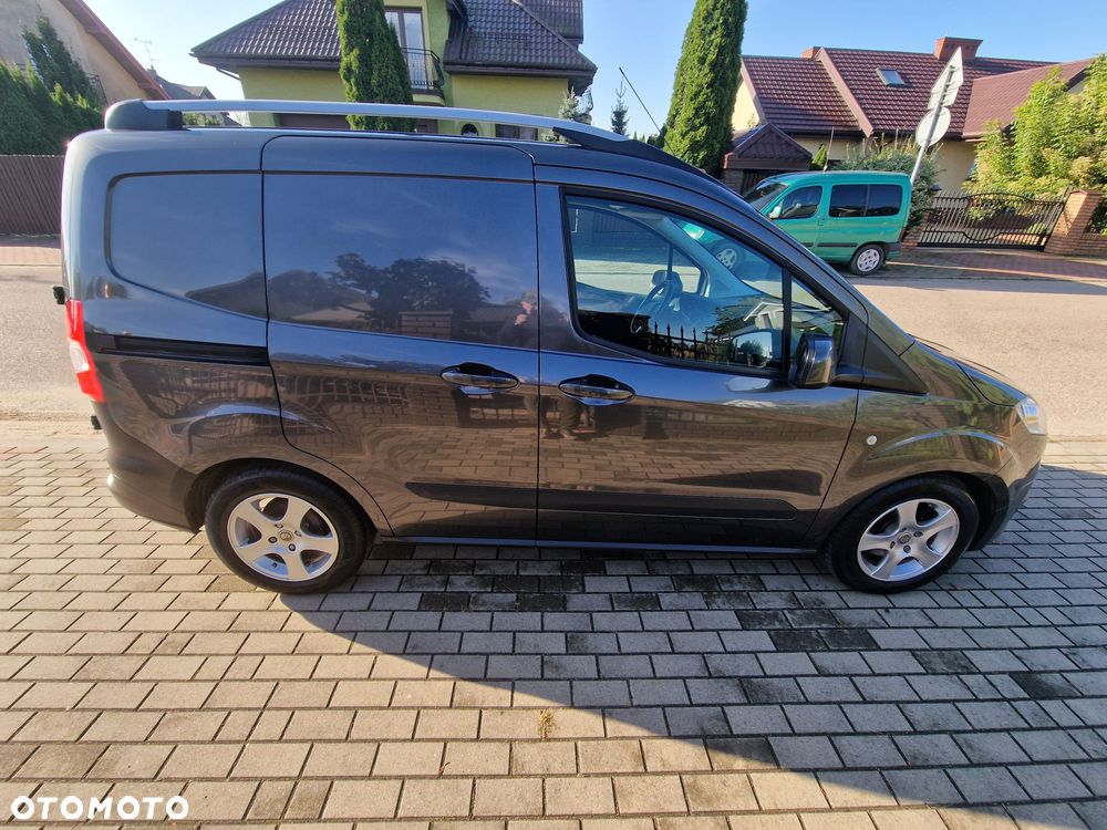 Ford Transit Courier - 9