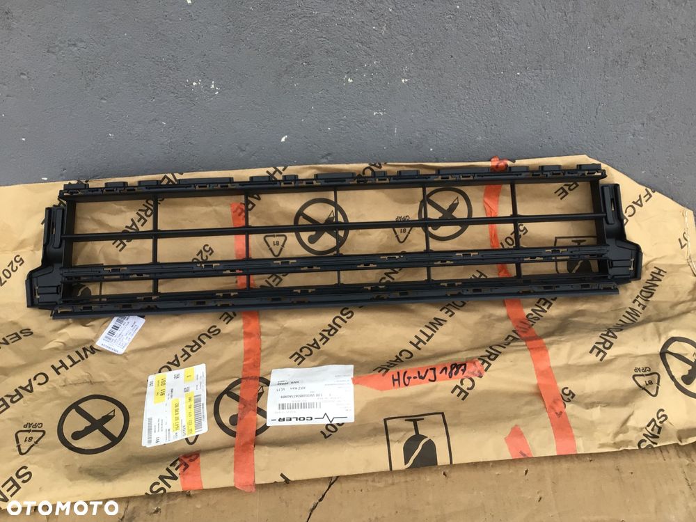 Kratka Środkowa zderzaka przedniego VW Passat B 8 Lift R-Line GTE - 1