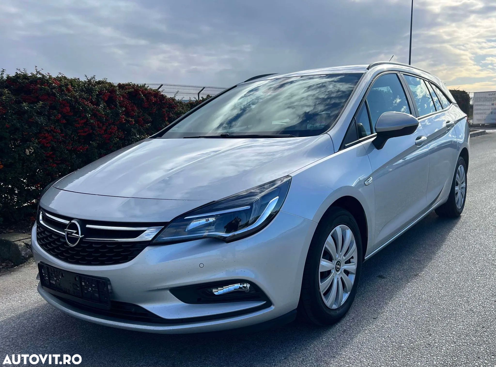 Opel Astra 1.6 CDTI DPF ecoFLEX Start/Stop Exklusiv - 1