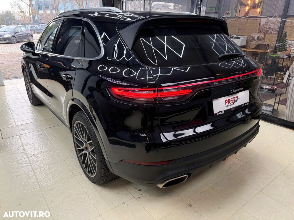 Porsche Cayenne - 4