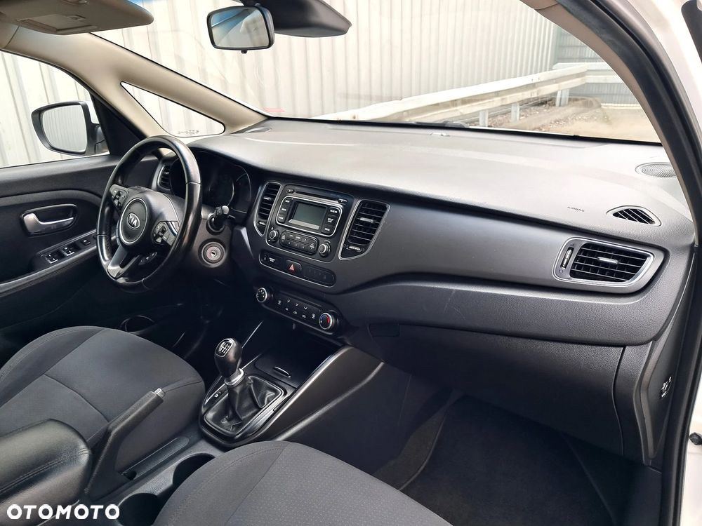 Kia Carens 1.6 GDI Dream Team Edition - 9