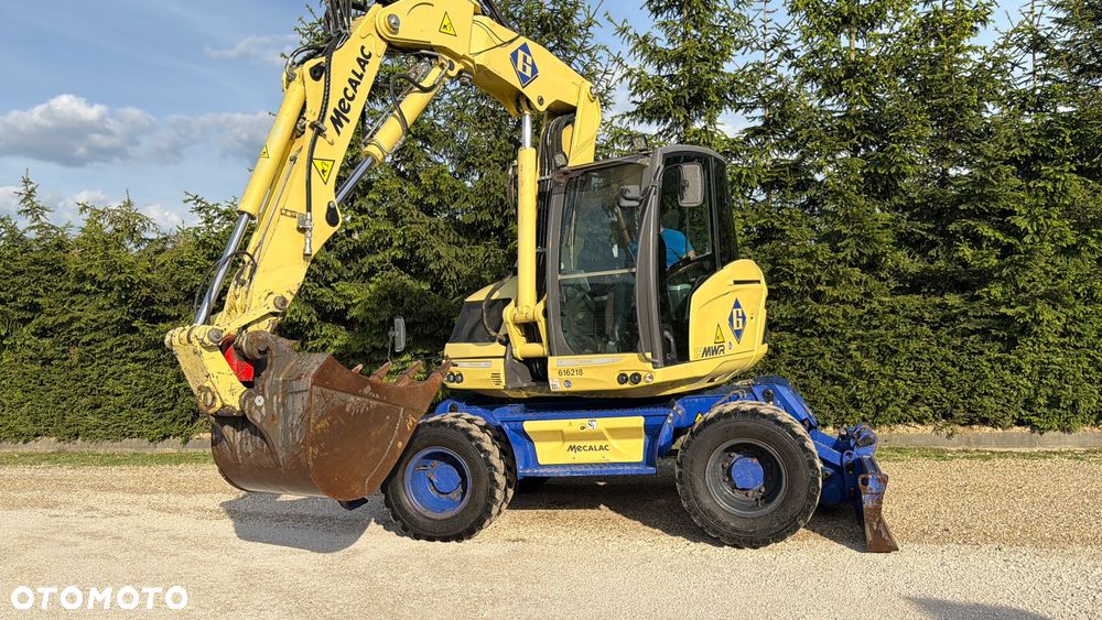 Mecalac Koparka 14 ton MECALAC 15 MWR koparko-ładowarka 3 łyżki widły 1 wł Centr.smarowanie Opony na BLIŹNIAKU 80%Camso ładowarka 714 12MTX 4x4 skrętne KLIMA kabina Premium silnik 146KM volvo EW140B DEUTZ szybka 35km/h - 30