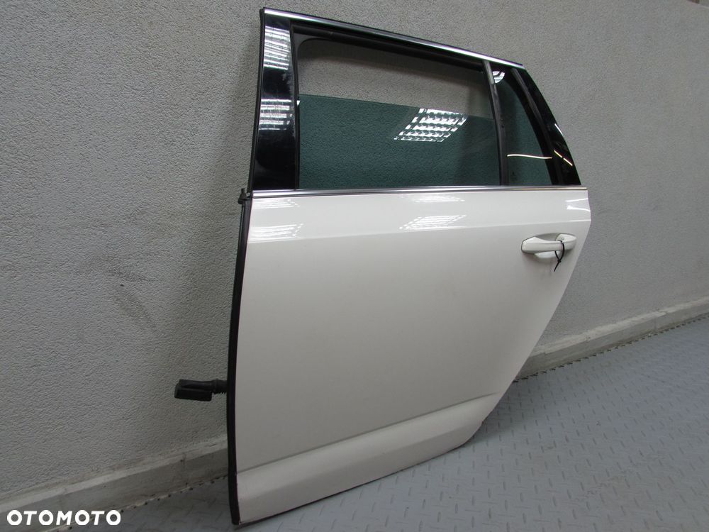 SKODA OCTAVIA III KOMBI 13-19 DRZWI TYL LEWE KOMPLETNE LF9E 5E9833311 - 2