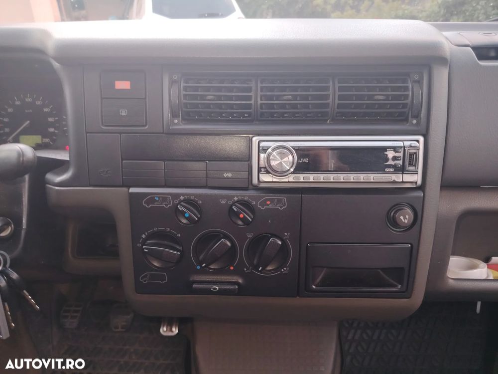 Volkswagen Multivan - 13