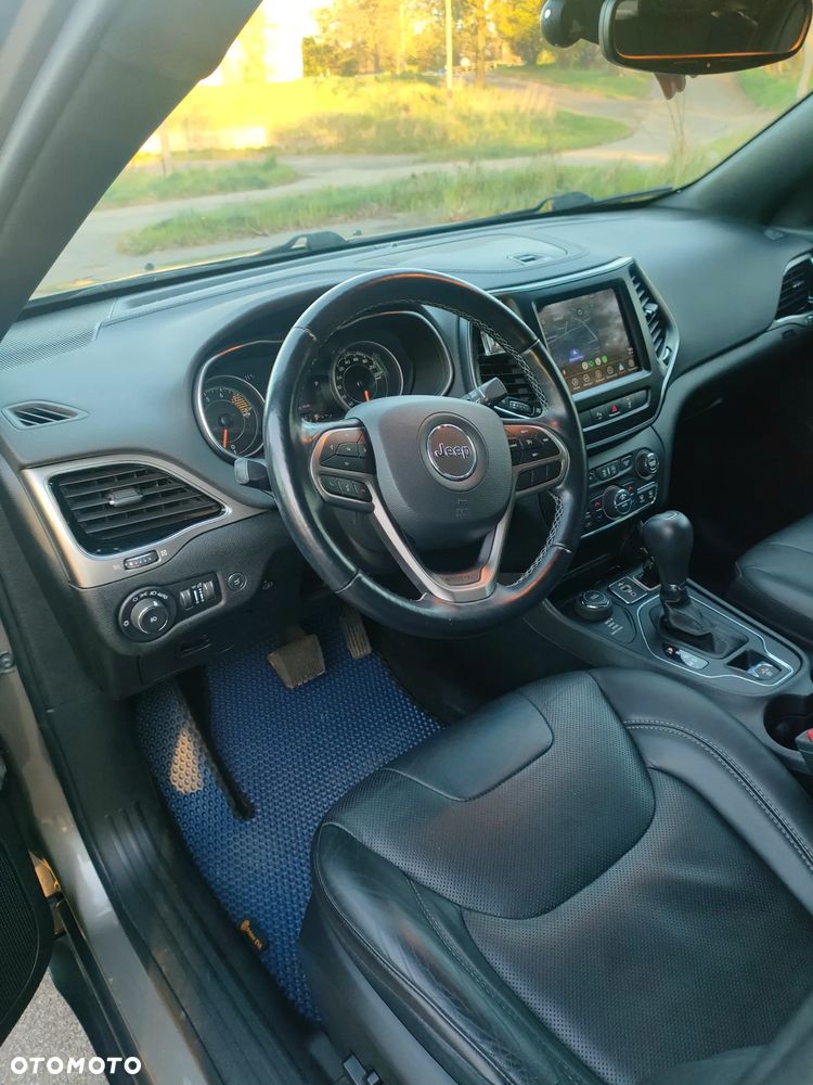 Jeep Cherokee - 12
