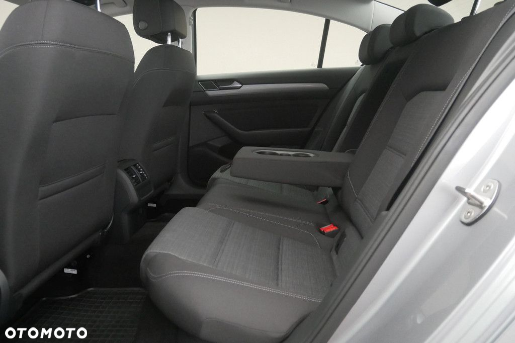 Volkswagen Passat 2.0 TSI Business DSG - 15