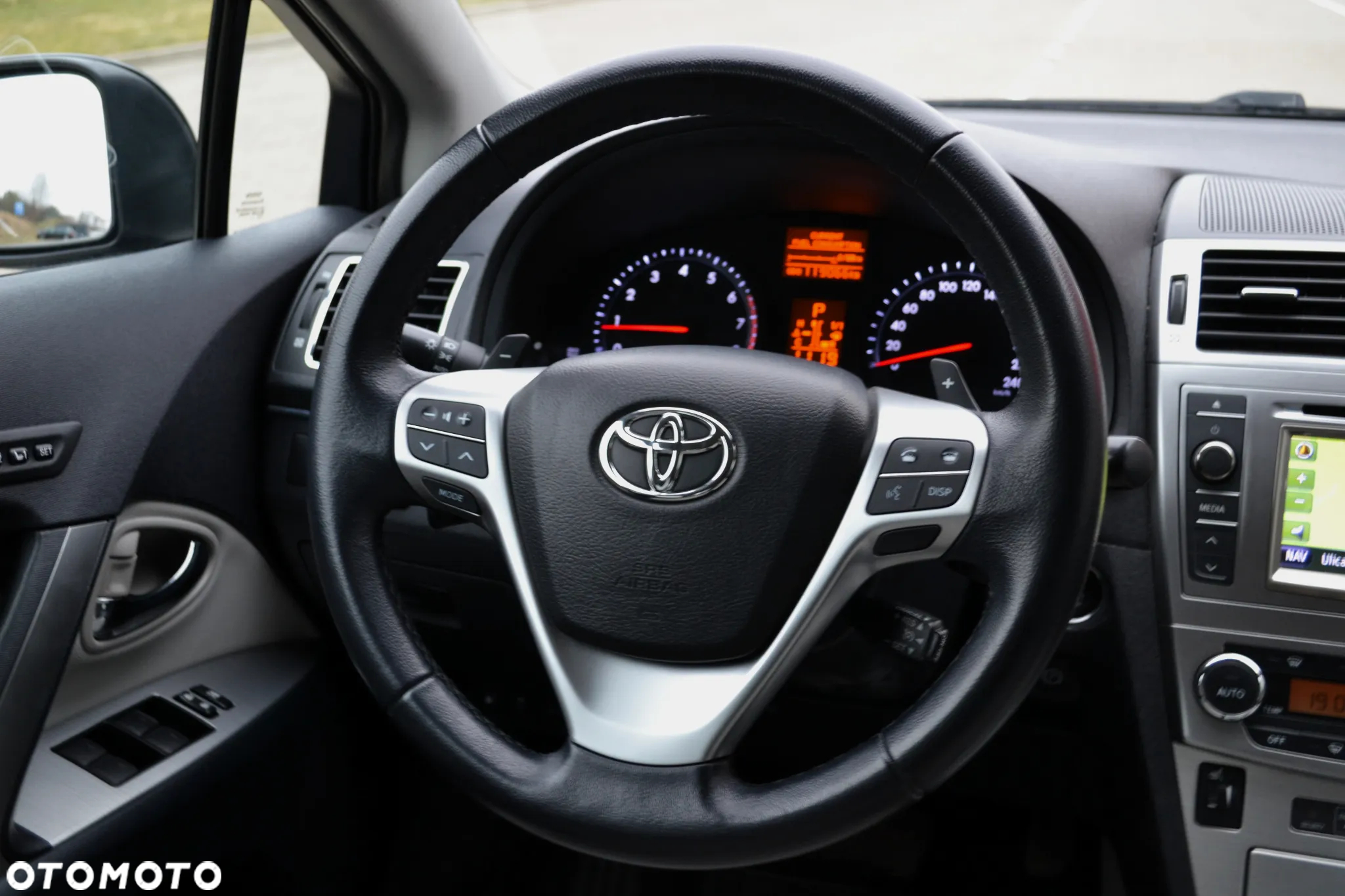 Toyota Avensis 2.0 Prestige NAVI MS - 24