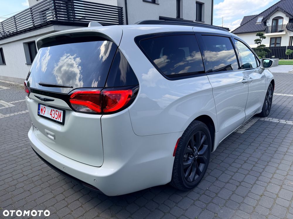 Chrysler Pacifica - 7