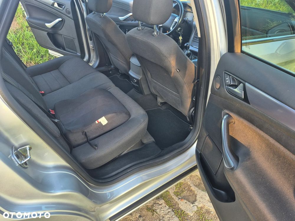 Ford Mondeo 2.0 TDCi Ambiente - 11