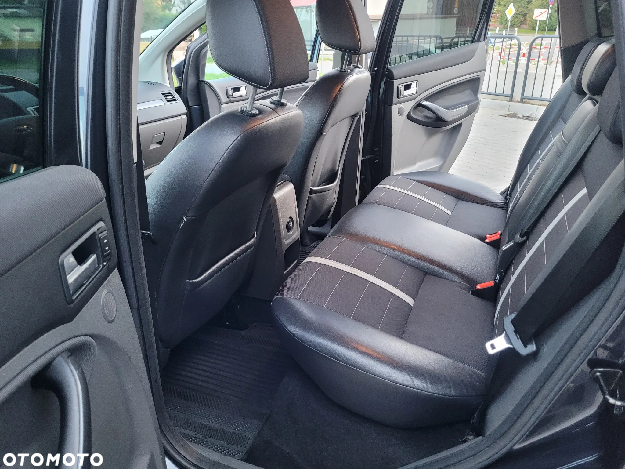 Ford Kuga 2.0 TDCi 2x4 Titanium - 20
