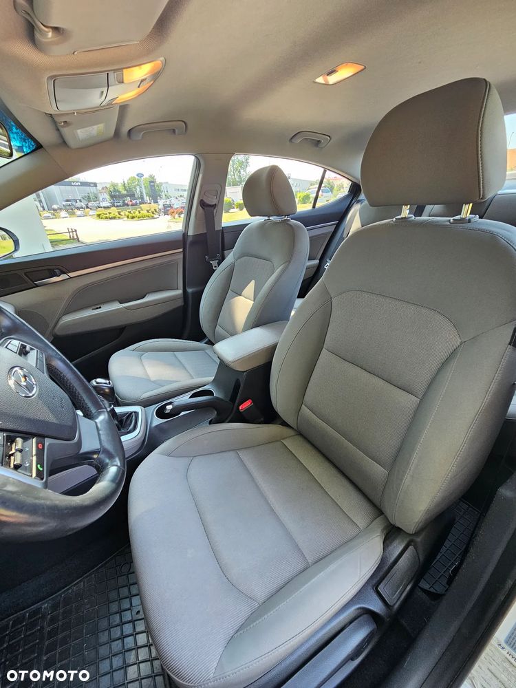 Hyundai Elantra - 14