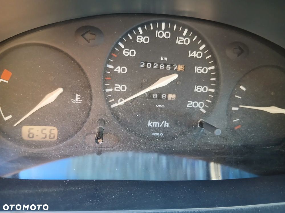 Nissan Micra 1.0 LX - 5