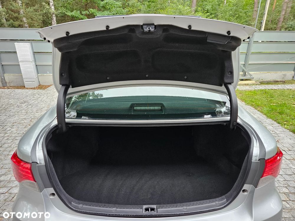 Toyota Avensis 1.8 Premium EU5 MS - 30