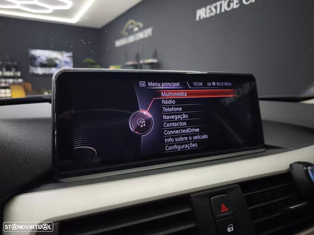 BMW 318 d Line Sport - 32