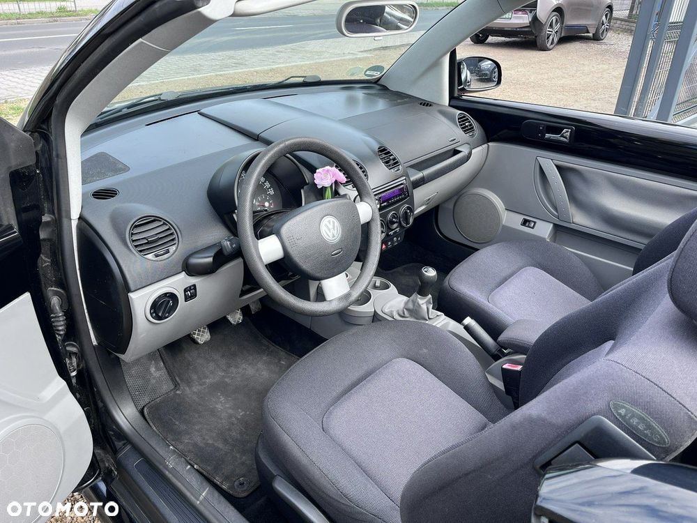 Volkswagen New Beetle - 12