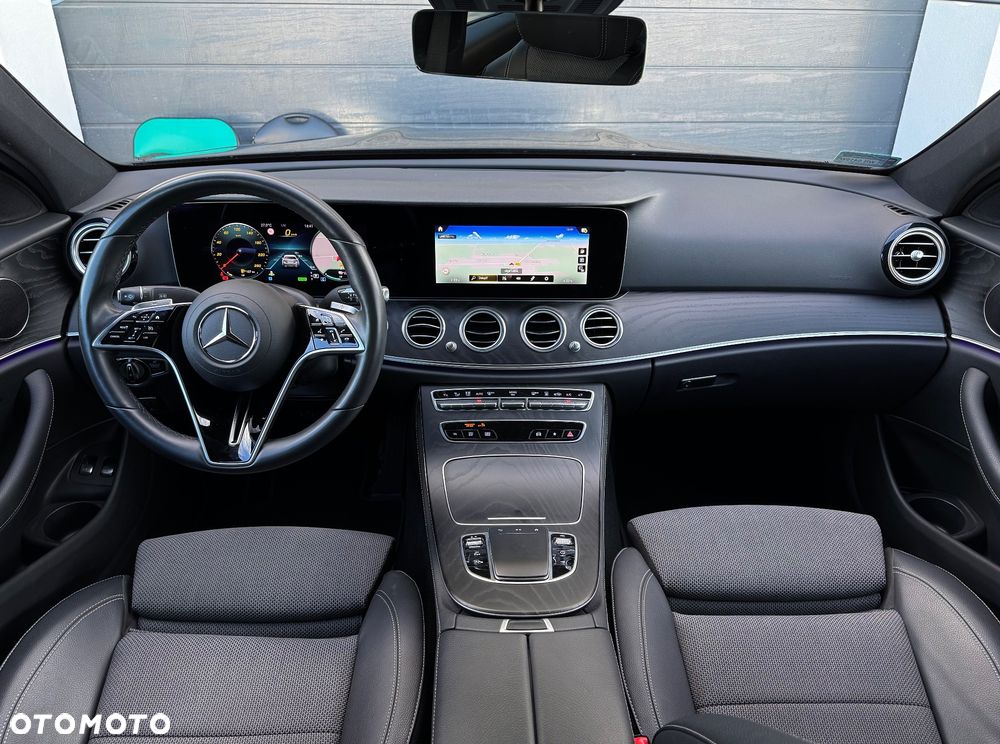 Mercedes-Benz Klasa E 300 Business Edition - 13