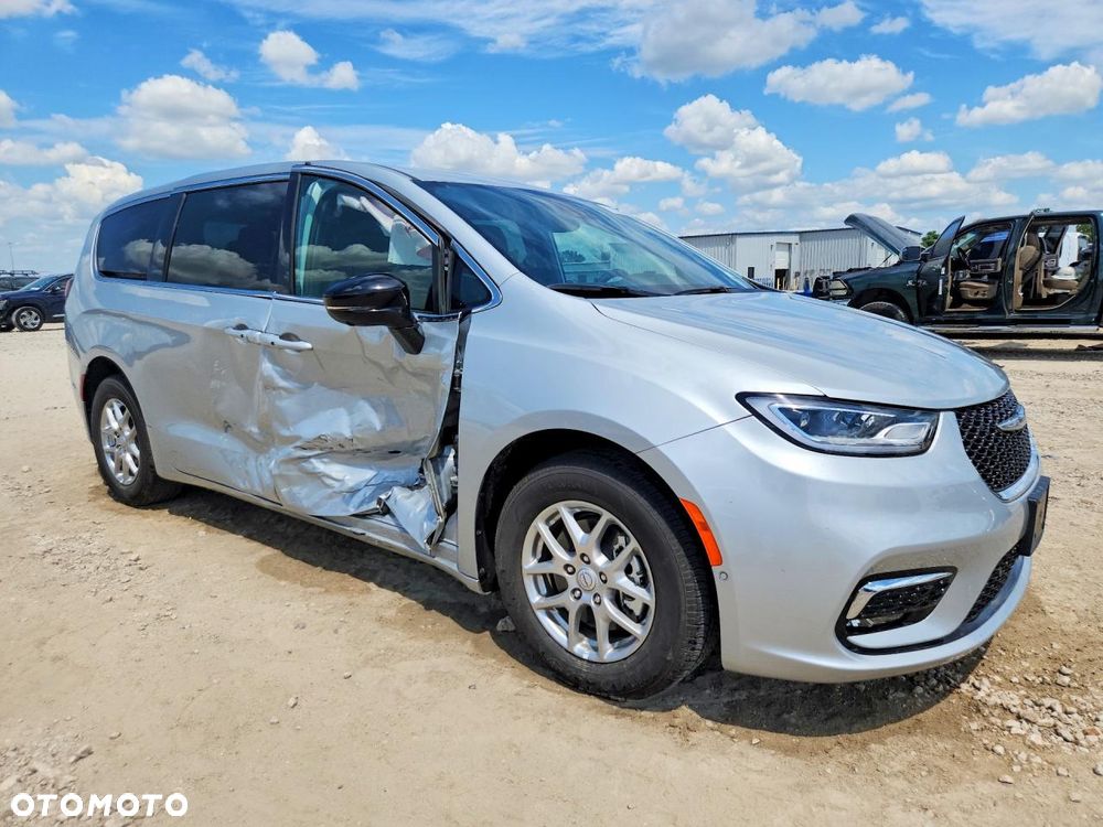 Chrysler Pacifica - 3