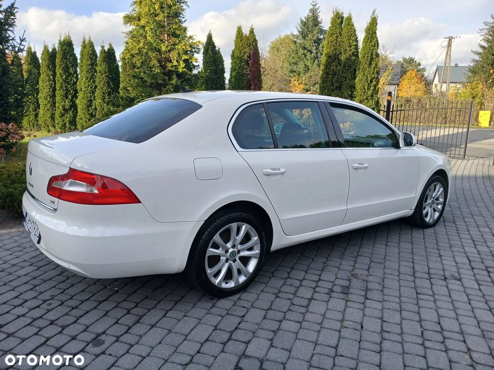 Skoda Superb 2.0 TDI DPF Elegance - 10