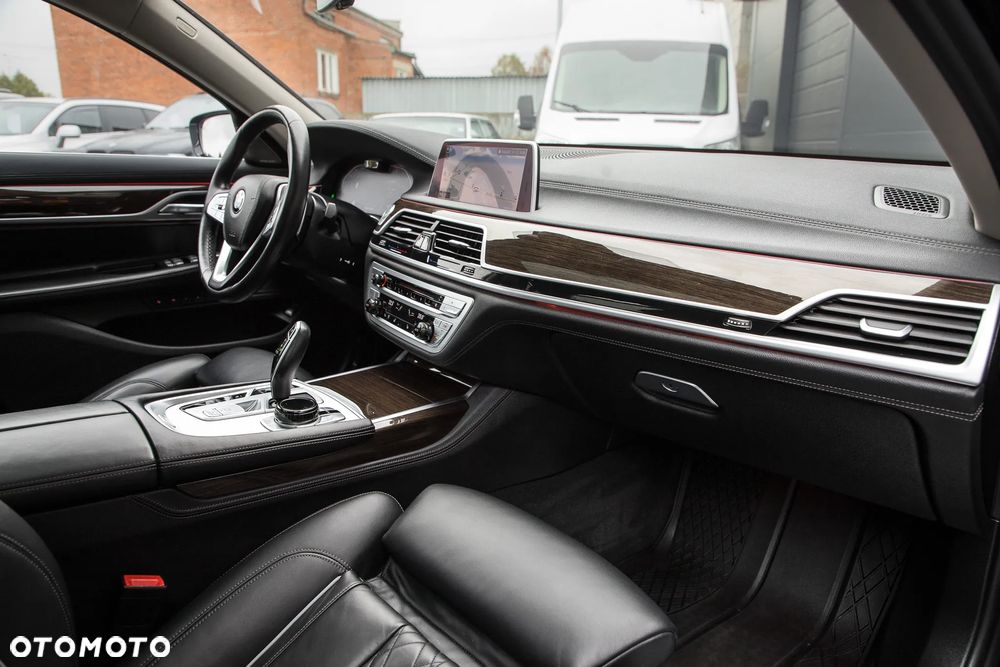 BMW Seria 7 730d xDrive - 35
