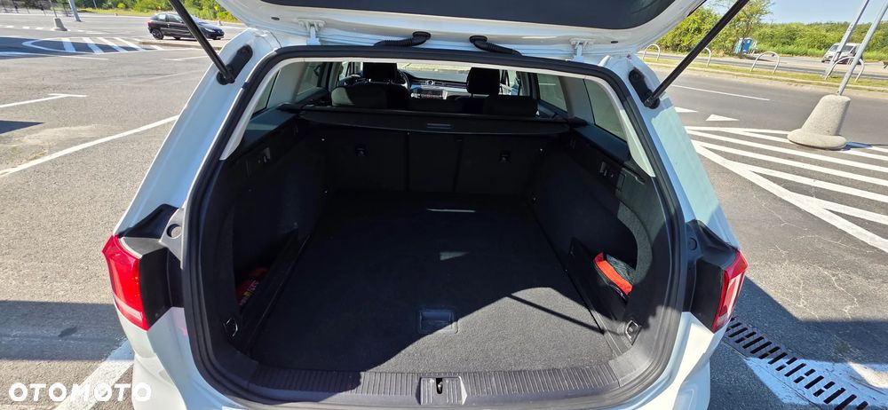 Volkswagen Passat 2.0 TDI SCR DSG Comfortline - 5