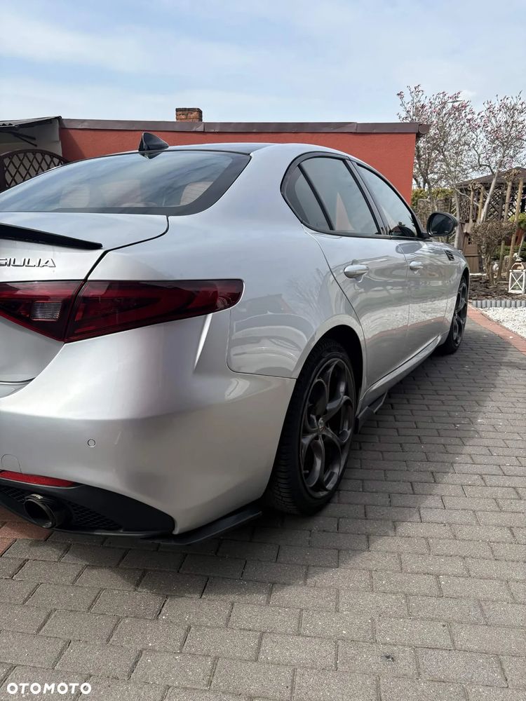 Alfa Romeo Giulia 2.0 Turbo 16V AT8-Q4 Veloce Ti - 4