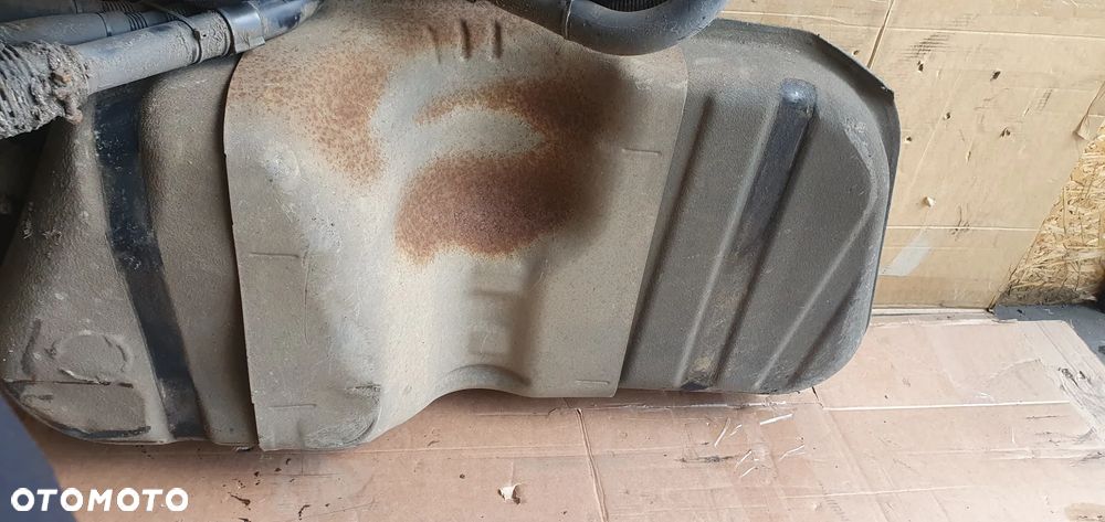 Zbiornik paliwa bak Hyundai IX35 1.7 CRDI 31100-2Y230 - 7