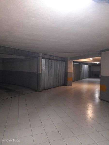 Garagem Fechada - Estação da CP Braga (Maximinos) - Grande imagem: 3/3