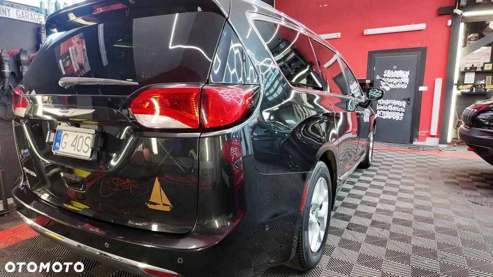 Chrysler Pacifica - 23