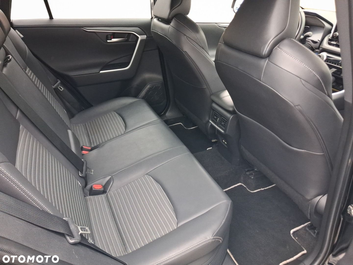 Toyota RAV4 2.5 Hybrid Black Edition by JBL 4x4 - 15