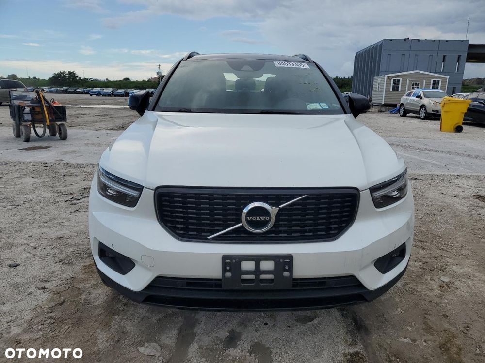 Volvo XC 40 B5 B AWD Geartronic RDesign - 5