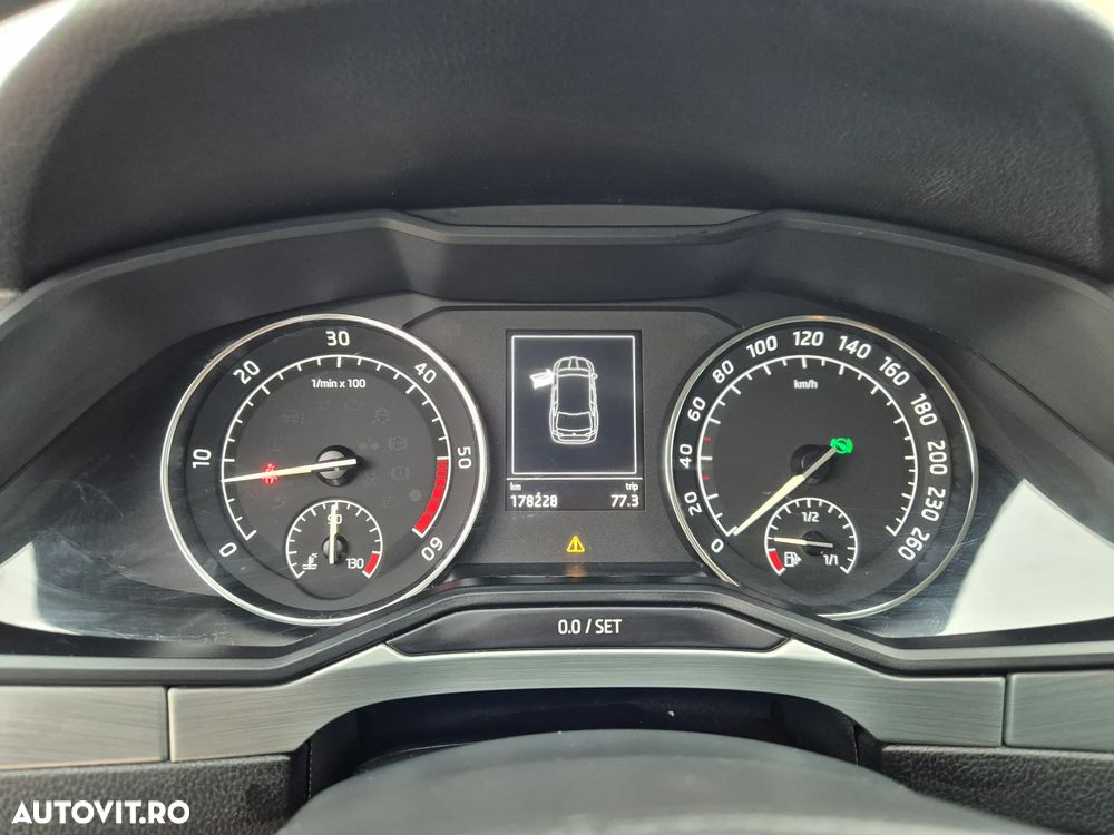 Skoda Superb 2.0 TDI DSG Ambition - 8