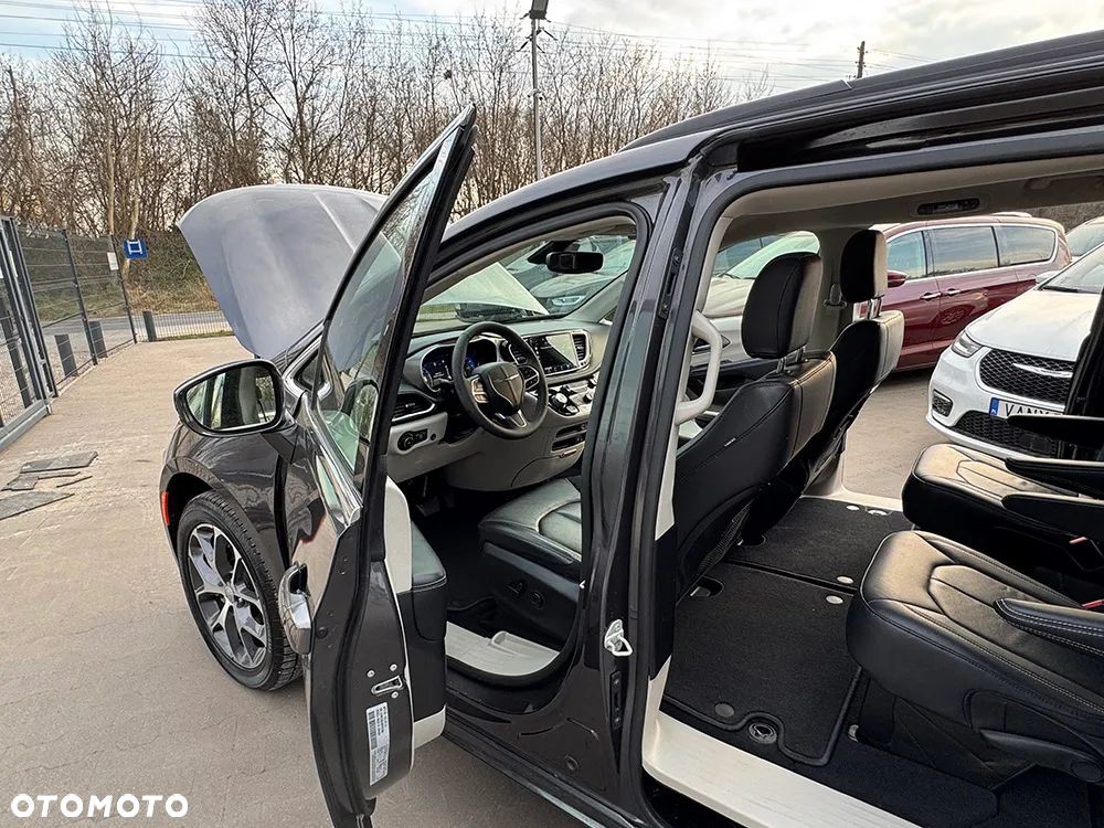 Chrysler Pacifica - 19