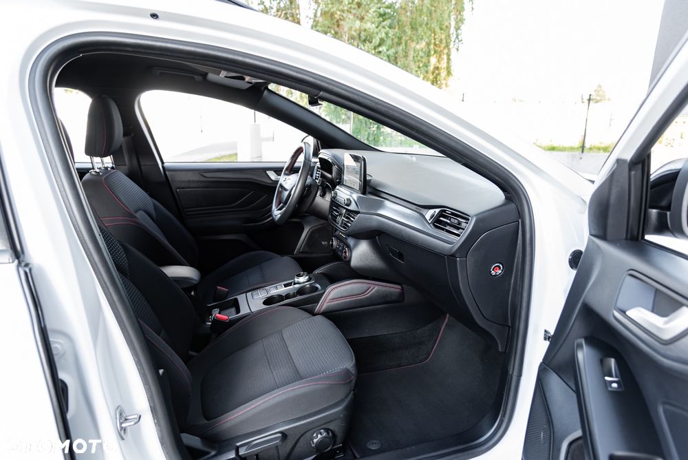 Ford Focus 1.0 EcoBoost Start-Stopp-System ST-LINE X - 23