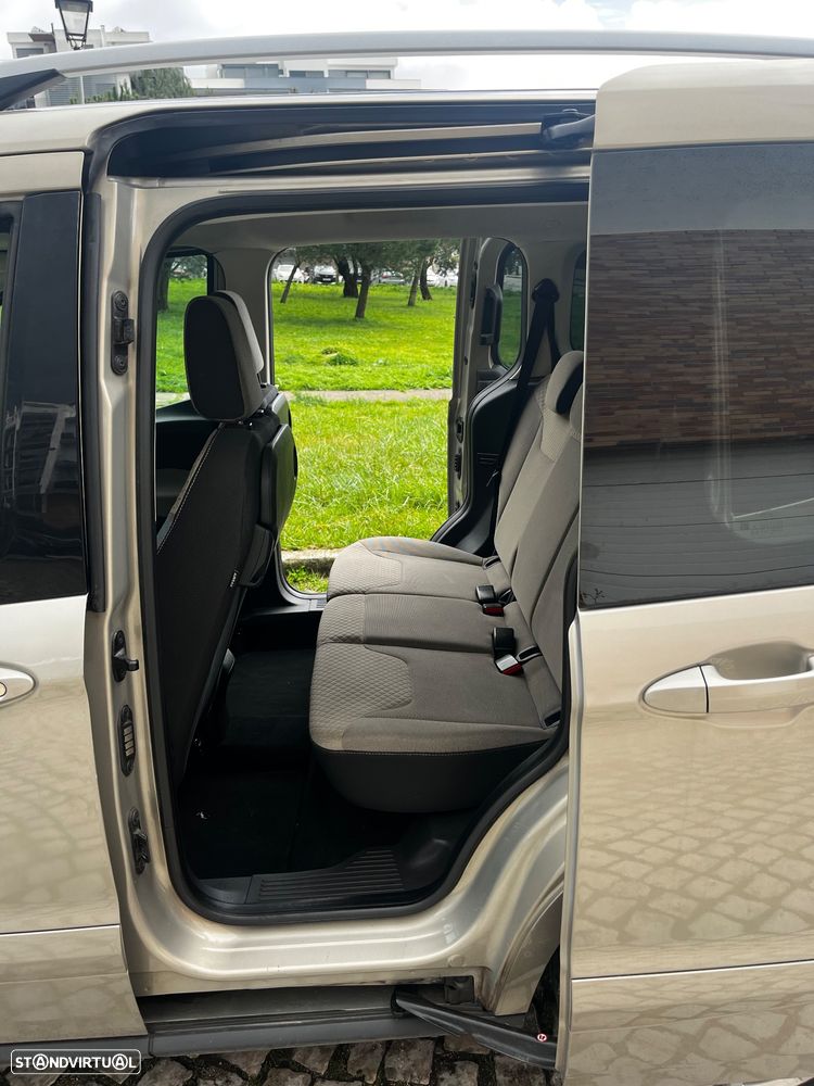 Ford Tourneo Courier 1.6 TDCi Titanium - 9