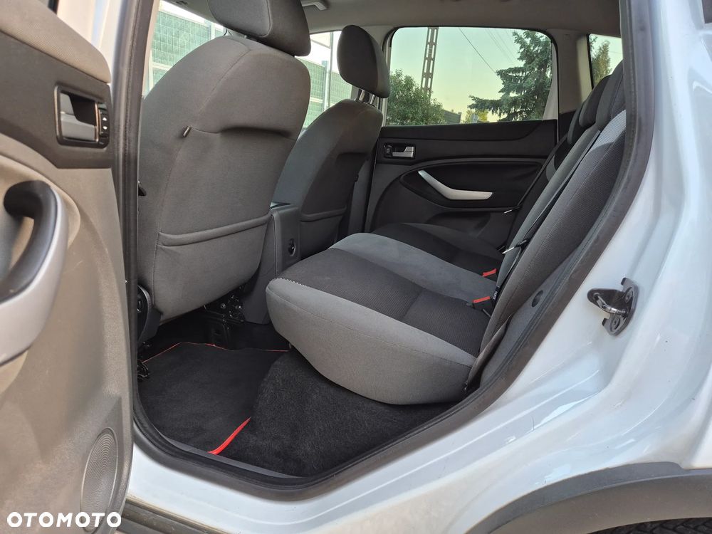 Ford Kuga 2.0 TDCi 2x4 Titanium - 13