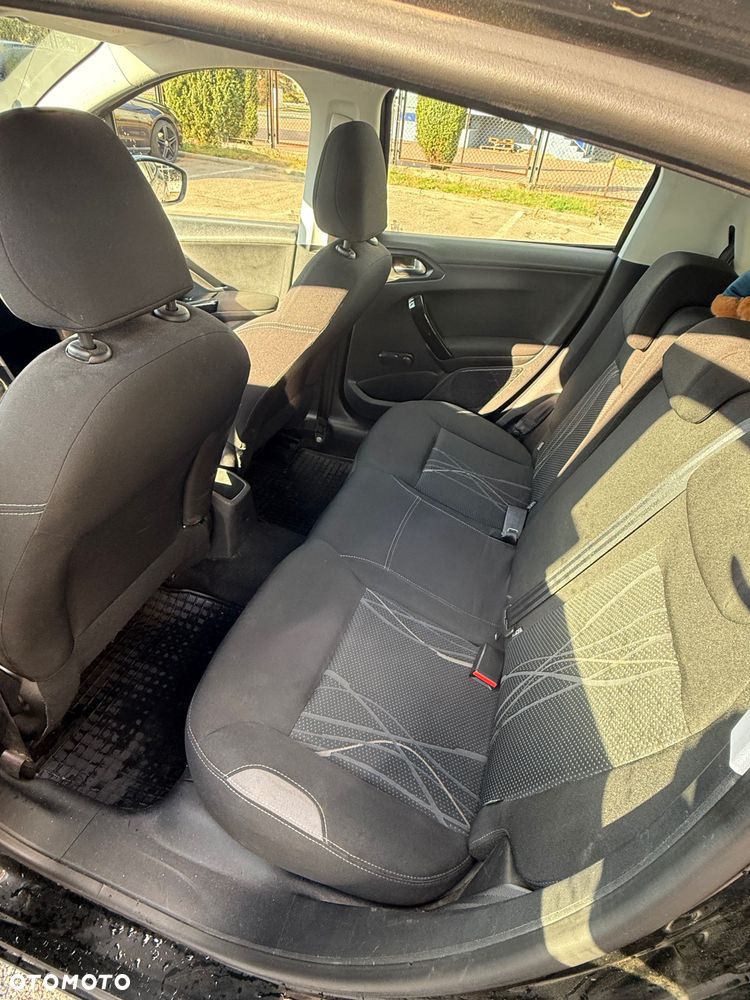 Peugeot 208 - 5