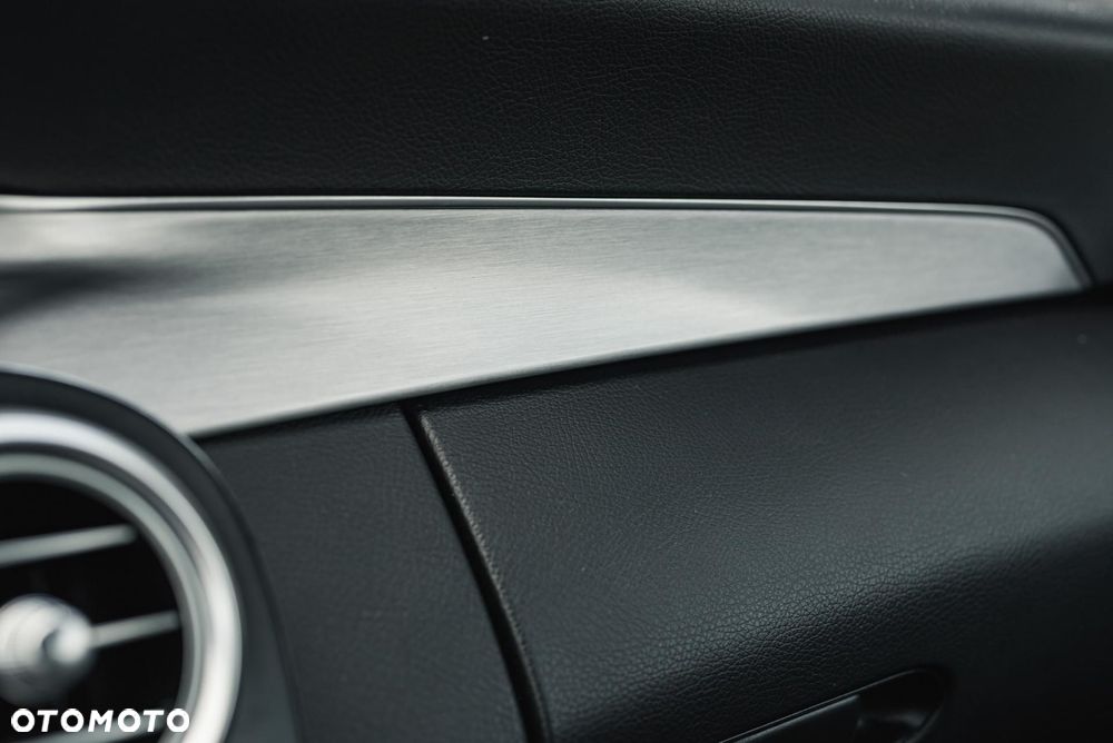 Mercedes-Benz Klasa C 300 9G-TRONIC - 30
