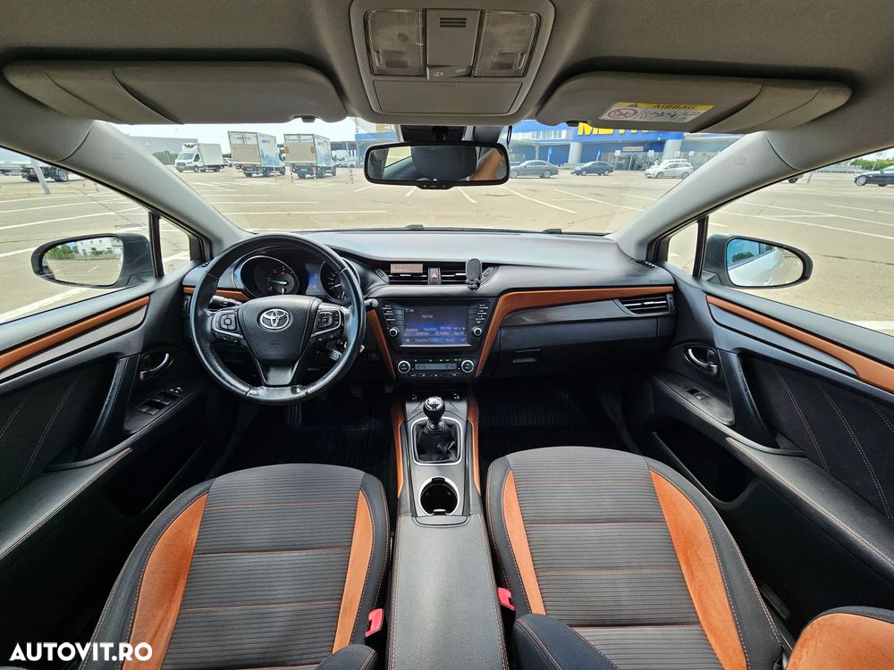 Toyota Avensis 2.0 D-4D Executive Terracotta - 17