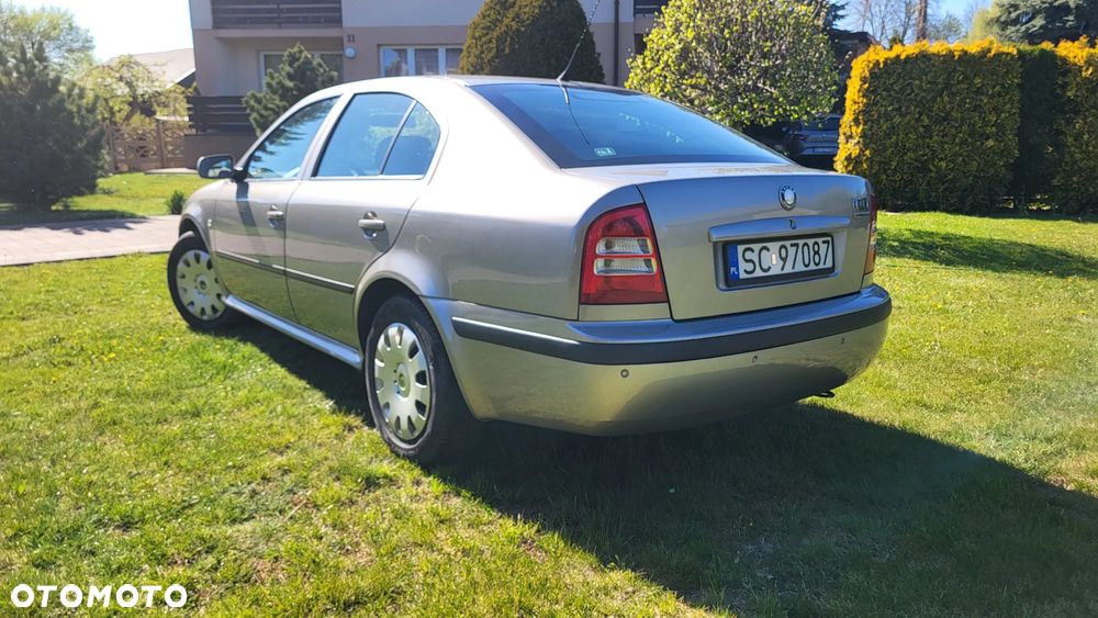 Skoda Octavia 1.6 Tour - 6