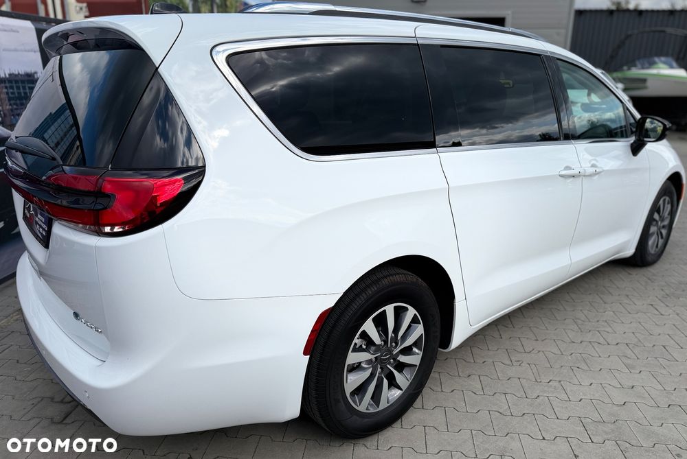 Chrysler Pacifica - 12