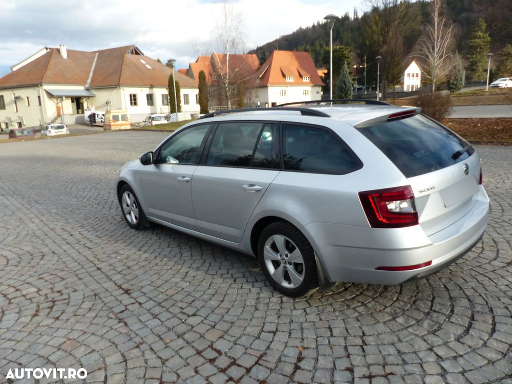 Skoda Octavia 2.0 TDI DSG Style - 6