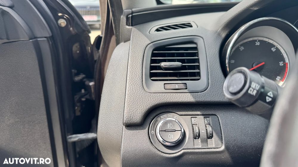 Opel Insignia 2.0 CDTI ECOFLEX - 10