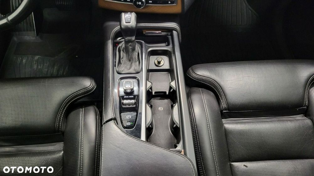 Volvo XC 90 - 25