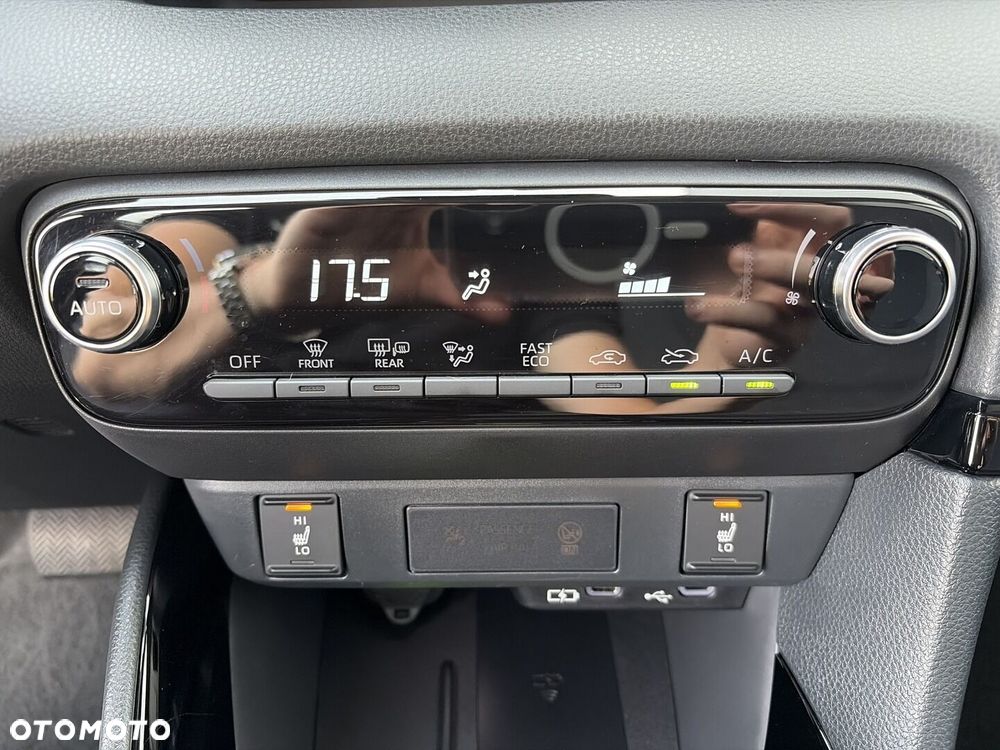 Toyota Yaris Hybrid 1.5 Style - 19