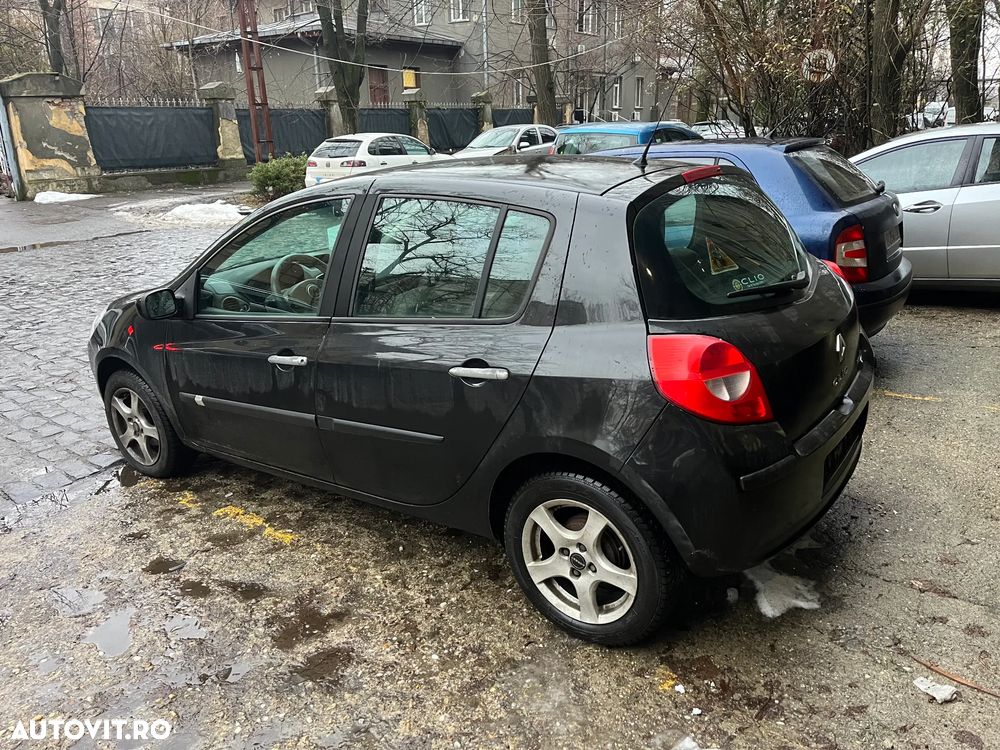 Dezmembrez Renault Clio 3 negru 2007 1,4 benzina 72KW K4J-G7 - 8